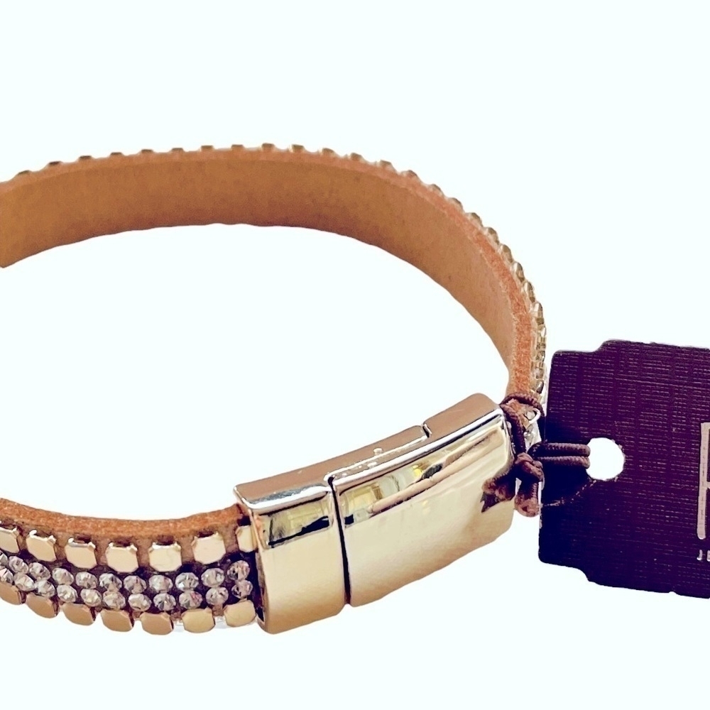NWT Cream Leather Studs Rhinestones Crystal Gold Magnetic Clasp Bracelet Jewelry - Picture 5 of 6